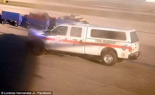 Hai hung Boeing 737 roi canh khi dang bay-Hinh-2