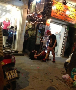 Một trong những scandal ầm ĩ nhất của Andrea là bị Yanbi đánh trên phố Hàng Trống, Hà Nội.