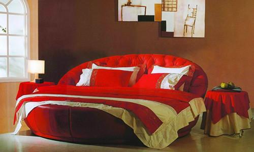 Hot hoang vi co nguoi nam tren giuong cuoi dem tan hon