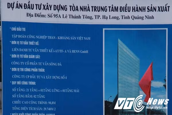 Mặc dù nợ ngập đầu nhưng Tập đoàn Công nghiệp Than - Khoáng sản Việt Nam TKV vẫn mạnh tay chi hàng ngàn tỷ để xây dựng trụ sở làm việc hoành tráng, trong đó có tòa nhà Trung tâm điều hành sản xuất tại TP Hạ Long (Quảng Ninh). (Ảnh: Minh Khang)