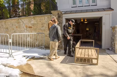 Nhiều đồ đạc mới chuyển đến nhà của Invanka Trump hồi đầu tháng.