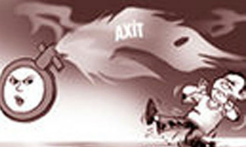 Bau 9 thang van mang axit den tat vao mat chong cu