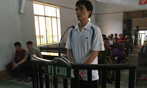 “Duoi” con sang ba ngoai de hiep dam be gai hang xom