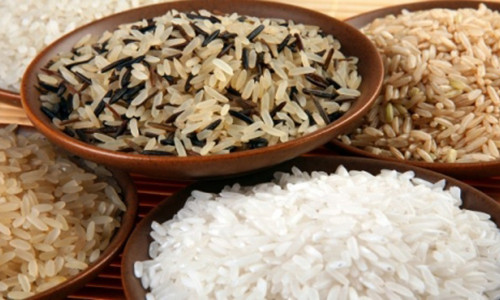 Tình trạng ướp hương liệu vào gạo tạo hương thơm nồng nàn để thu hút khách hàng hiện nay rất phổ biến. (Ảnh minh họa).