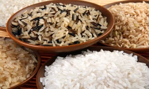 Tình trạng ướp hương liệu vào gạo tạo hương thơm nồng nàn để thu hút khách hàng hiện nay rất phổ biến. (Ảnh minh họa).