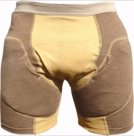 Kế thừa và phát triển sản phẩm của người Anh, Mỹ còn tạo bộ đồ bảo vệ vùng xương chậu.