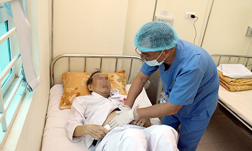 Cap cuu vi uong ruou khien triglycerides cao gap 30 lan