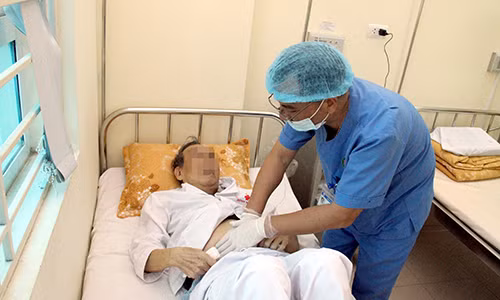 Cấp cứu vì uống rượu khiến triglycerides cao gấp 30 lần Cap cuu vi uong ruou khien triglycerides cao gap 30 lan