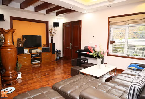 Toàn bộ tầng 1 là diện tích phòng khách. Đây là nơi mà cả gia đình thường tụ tập sau một ngày dài lao động