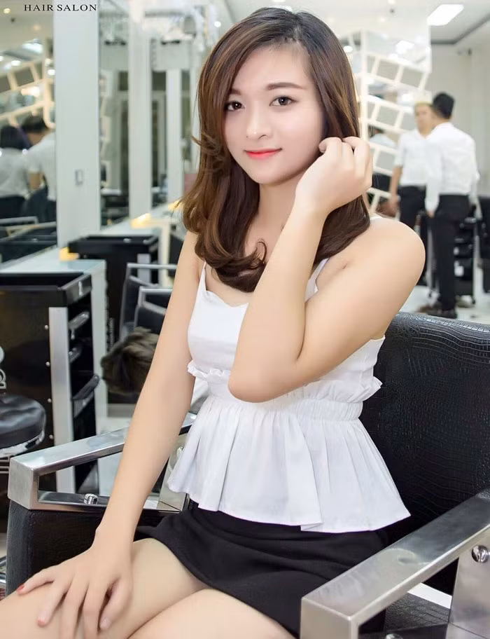 "Em bị "nổi tiếng" bất đắc dĩ. Chưa bao giờ em muốn làm người nổi tiếng. Anh thấy đấy, mấy đêm rồi em không ngủ được, không ăn uống gì được. Rồi đây, tương lai của em sẽ về đâu, em thấy quá mong manh. Em không hề muốn mình nổi tiếng, nổi tiếng thì được gì đâu anh. Em chỉ mong sự việc nhanh chóng qua đi để em trở lại cuộc sống vốn có bình thường, kiếm tiền và lo cho gia đình. Giờ em có công việc mới rồi, em sẽ tận tâm với việc mới" - Bích nói.