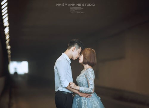 Ít hơn cô dâu 2 tuổi nhưng Nhật Anh là người chững chạc, biết lo lắng, vun đắp cho tình yêu. Chàng trai chia sẻ, anh mong muốn mang đến một cuộc sống hạnh phúc cho người bạn đời của mình.