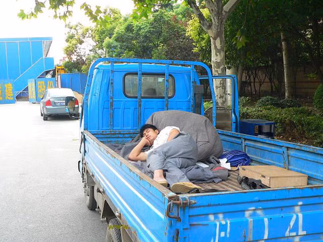 Lái xe tải cũng có cái lợi lúc buồn ngủ.