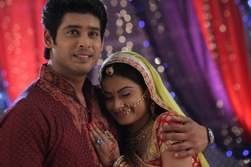 Anandi được tín nhiệm trở thành trưởng làng và có cuộc sống hạnh phúc bên cạnh thanh tra Shiv. Nhưng cuộc đời cô chưa dừng ở bến đỗ bình yên đó. Những sóng gió tiếp theo xảy ra với Anandi ra sao sẽ có trong các tập tiếp theo của "Cô dâu 8 tuổi".