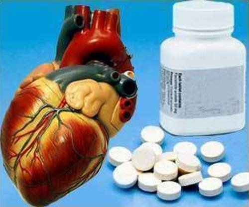 Người đang dùng thuốc Digoxin chữa suy tim, thuốc lợi tiểu, thuốc kháng đông, thuốc chống rối loạn nhịp... chú ý vì nha đam nhuận tràng, gây tiêu chảy và làm giảm ion kali trong cơ thể, gây tăng tác dụng phụ của thuốc. Đặc biệt trẻ em dưới 12 tuổi dùng nhiều nha đam gây đau bụng, vọp bẻ và tiêu chảy do giảm ion kali máu.