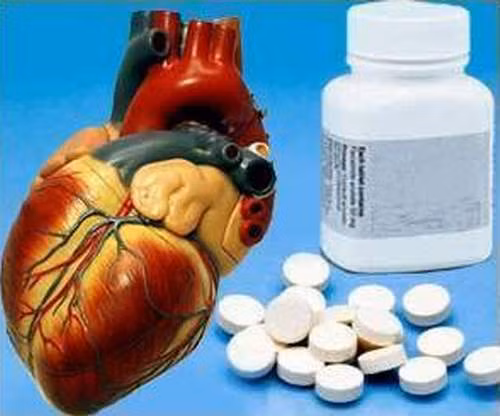 Người đang dùng thuốc Digoxin chữa suy tim, thuốc lợi tiểu, thuốc kháng đông, thuốc chống rối loạn nhịp... chú ý vì nha đam nhuận tràng, gây tiêu chảy và làm giảm ion kali trong cơ thể, gây tăng tác dụng phụ của thuốc. Đặc biệt trẻ em dưới 12 tuổi dùng nhiều nha đam gây đau bụng, vọp bẻ và tiêu chảy do giảm ion kali máu.