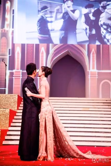 Huynh Hieu Minh va vo 