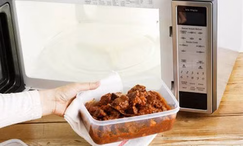 Sai lam khi su dung lo vi song nhieu nguoi mac phai