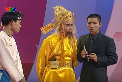 Tạo hình Nam Tào- Bắc Đẩu trong Táo quân mùa đầu tiên năm 2003. Lúc này, Bắc Đẩu Công Lý để đầu trọc, mặc vét, đeo khuyên tai và tay luôn cầm chiếc dũa móng tay.