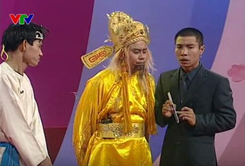 Tạo hình Nam Tào- Bắc Đẩu trong Táo quân mùa đầu tiên năm 2003. Lúc này, Bắc Đẩu Công Lý để đầu trọc, mặc vét, đeo khuyên tai và tay luôn cầm chiếc dũa móng tay.