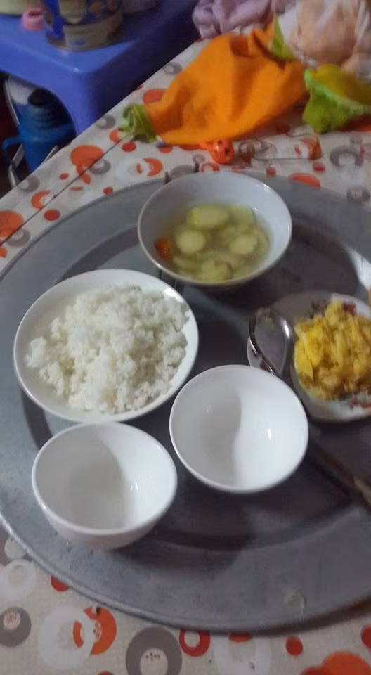 Bua com o cu dam bac me chong nau cho con dau-Hinh-2