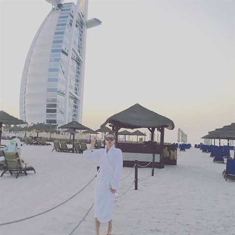 Hà Hồ trong chuyến du lịch nghỉ dưỡng ở Dubai.