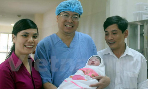 Thua Thien Hue: Be gai dau tien ra doi nho mang thai ho