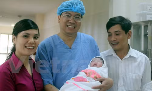 Thua Thien Hue: Be gai dau tien ra doi nho mang thai ho