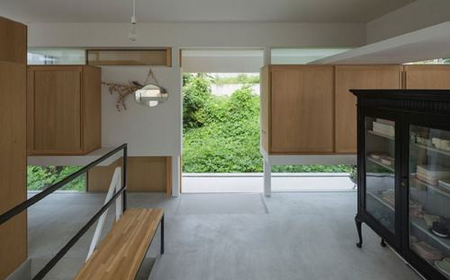 Các tủ tường được lắp đặt hợp lý trong không gian hẹp.