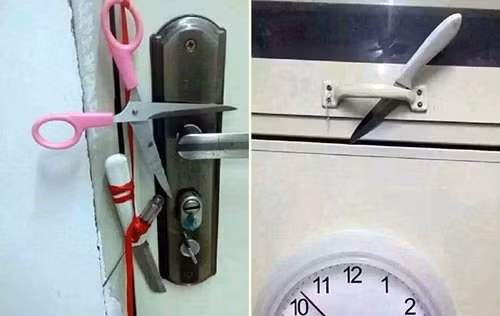 Một số sinh viên thậm chí còn bẫy lối vào bằng dao nhọn, kéo.