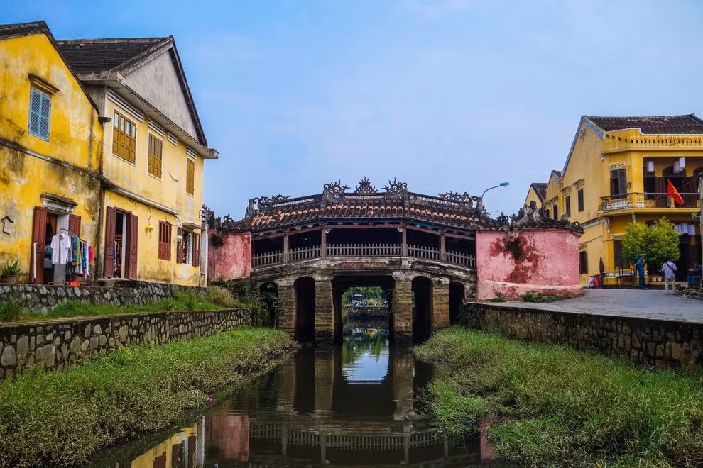 Chùa Cầu, Hội An, có kiến trúc ấn tượng và lịch sử lâu đời.