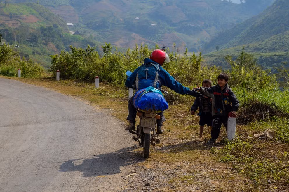 Những đứa trẻ thân thiện và mến khách.