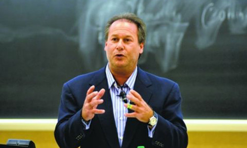 CEO cong ty ty USD viet 7.000 thiep sinh nhat tang nhan vien