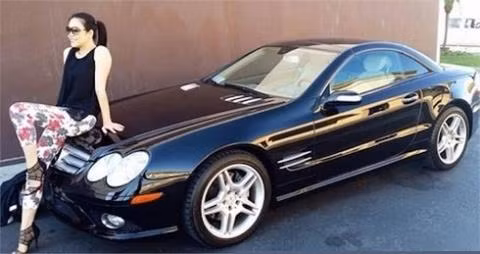 Nữ ca sĩ Thu Phương cũng rất hay khoe những món quà đắt giá được ông xã tặng.