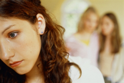 Cô em chồng ít học thường xuyên đơm đặt, nói xấu tôi với mẹ chồng. Ảnh minh họa.