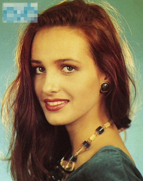 1- Agnieszka Kotlarska Người đẹp Ba Lan là người đầu tiên đoạt vương miện Hoa hậu Quốc tế. Sau đó, cô kết hôn và sang Mỹ làm người mẫu trong vòng 3 năm. Năm 1994, cô cùng chồng con trở về định cư ở Ba Lan.