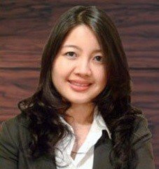 Bà Đặng Ngọc Lan có thời gian dài công tác tại ACB trước khi giữ vị trí lãnh đạo tại Vietbank. Ảnh: Vietbank. Một phụ nữ khác có khối tài sản lên tới hàng trăm tỷ đồng là bà Đặng Ngọc Lan – Thành viên HĐQT của Ngân hàng Việt Nam Thương Tín (Vietbank). Tuy nhiên, bà được biết đến nhiều hơn ở vai trò là vợ của ông Nguyễn Đức Kiên (bầu Kiên). Bà Lan hiện sở hữu 38,5 triệu cổ phiếu ACB của Ngân hàng TMCP Á Châu trị giá 755 tỷ đồng. Bà Cao Thị Ngọc Dung - bà chủ PNJ Cổ phiếu PNJ tăng giá tới 73% khiến khối tài sản của bà chủ thương hiệu trang sức này tăng mạnh, lên 743 tỷ đồng. Cổ phiếu tăng giá mạnh nhờ kết quả kinh doanh tốt của CTCP Vàng bạc Đá quý Phú Nhuận sau khi vượt qua những khó khăn liên quan đến khoản đầu tư tại Ngân hàng Đông Á.