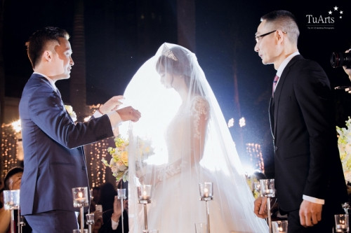 Đám cưới xa hoa của cặp đôi trai tài gái sắc khiến bất cứ ai cũng đều ngưỡng mộ.