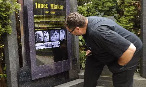 Hoang loan truoc ngoi mo so hoa dau tien tren hanh tinh