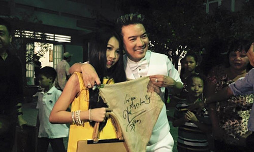 Đại gia mua đấu giá túi xách của Đàm Vĩnh Hưng giá 120 triệu.