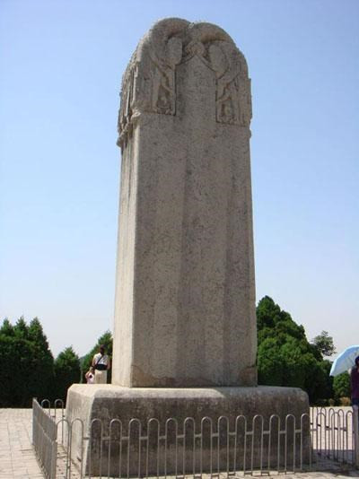 Ngôi mộ vô tự của Võ Tắc Thiên.