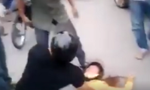 Chong danh vo “thua song thieu chet” van luon mieng noi “vo em ma“