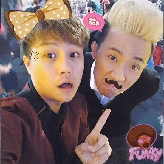 Nhìn những hình ảnh thân mật này của Duy Khánh và Trấn Thành từng được nhiều người cho rằng: “Tướng phu thê kìa”, “Đẹp đôi quá”, “Ôi đôi tình nhân trẻ”, “Đồ đôi miết”…