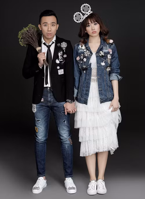 Hôn lễ của Trấn Thành và Hari Won trở thành tâm điểm chú ý của cộng đồng mạng những ngày qua. Ngoài những thông tin về đám cưới, nhiều người cũng chú ý đến những mối quan hệ trong quá khứ của chồng Hari Won khi Mai Hồ - người tình cũ của Trấn Thành khẳng định cô sẽ không tới đám cưới vì lý do không muốn trở thành đề tài bàn tán của dư luận. Mai Hồ viết: "Tối nay là đám cưới của hai bạn nhưng tôi xin lỗi không thể có mặt chung vui... Vì lý do tế nhị, tôi không muốn xuất hiện để gây chú ý và có những lời bàn tán của dư luận. Tôi không xuất hiện sẽ tốt hơn cho tất cả chúng ta. Thôi thì mình hiểu cho nhau là được... Xin chân thành chúc cho hai bạn Xìn - Ri mãi luôn hạnh phúc".