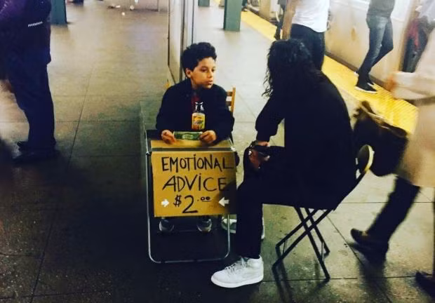 Trong lúc Ciro tư vấn, mẹ của em dùng điện thoại ghi lại và chia sẻ trên Instagram khiến em ngày càng nổi tiếng. Hiện bé Ciro vẫn đang đi học nên mỗi tuần bé dành 2 tiếng vào chủ nhật ở ga tàu điện ngầm. Giá cho 5 phút tư vấn là 2 đô la (khoảng 45 ngàn đồng). Trung bình mỗi buổi làm việc bé kiếm được khoảng 50 đô la (khoảng 1,1 triệu đồng). Ciro đã tư vấn cho hàng trăm người và không có ý định ngừng làm việc trong thời gian tới.