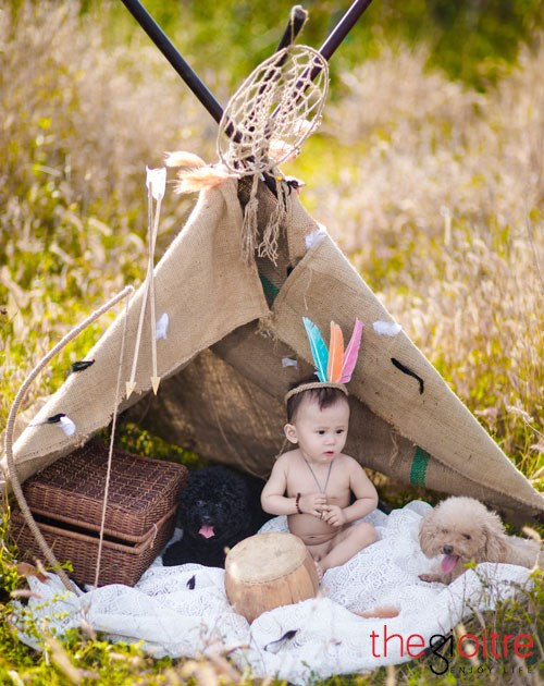 Tạo dáng đáng yêu.