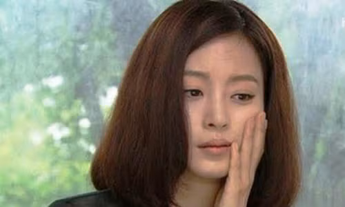 “Tiền đây, đủ cho cô chi tiêu cả trăm cái Tết nhé“ “Tien day, du cho co chi tieu ca tram cai Tet nhe“