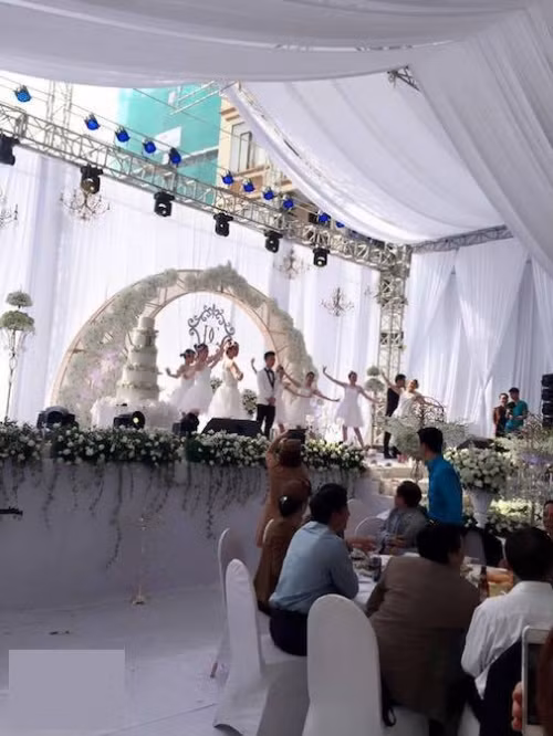 Các tiết mục biểu diễn trong đám cưới.