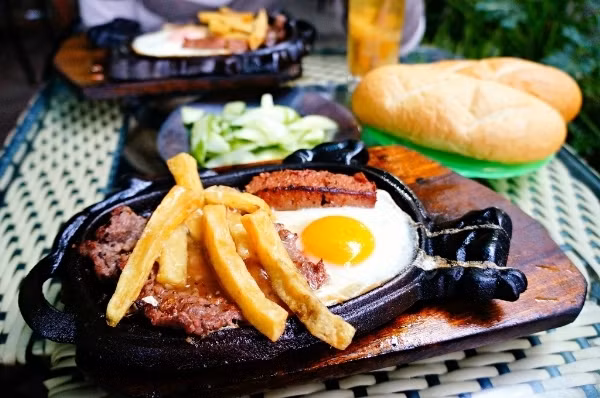 Bánh mì bít tết.