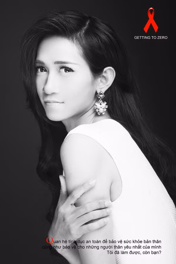 Ngày 1 tháng 12 hằng năm chính là "Ngày thế giới phòng chống AIDS". Nhân dịp này, trung tâm ICS đã thực hiện một bộ ảnh Freedom Expression ("Tự do là mình") với mục đích giúp những người chuyển giới nữ Việt nói lên suy nghĩ của mình về sức khỏe, sự kì thị và phân biệt đối xử. Tham gia dự án lần này có 19 người mẫu chuyển giới đến từ nhiều nơi khác nhau trên khắp cả nước.