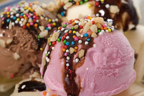 Đồ lạnh: Những thực phẩm lạnh thường không tốt cho chứng đau đầu. Do đó, khi ăn nhiều kem sẽ gây ra hiệu ứng không tốt lên hệ thần kinh.